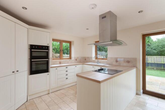 3 bed Detached to rent Image 6