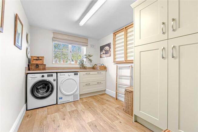 4 bed Detached for sale Image 8