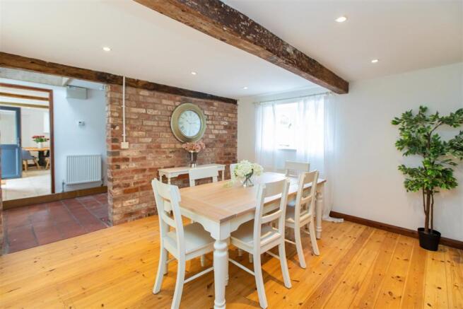 DINING ROOM 3.jpg