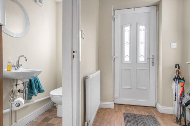 5 bed Detached for sale Image 6