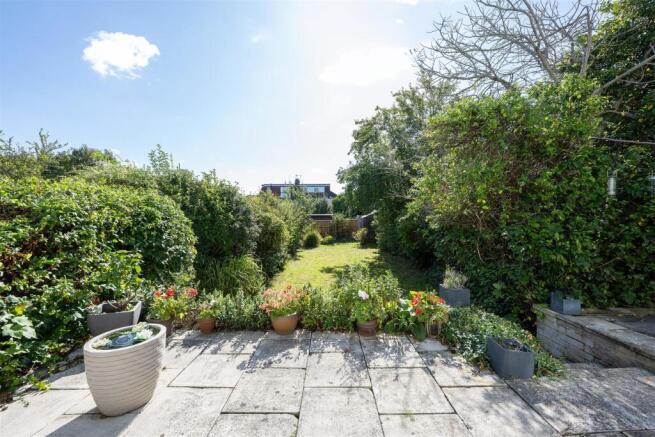 Sherwood Avenue, E18