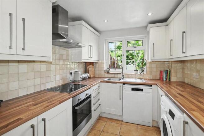 Triggs Close, Woking, Surrey, GU22 photo 4