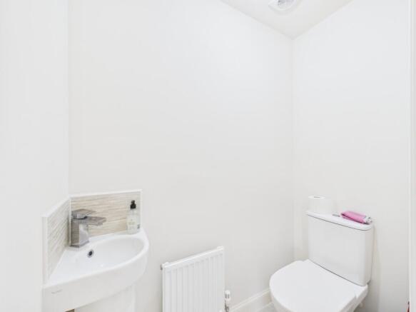 4 bed Detached for sale Image 8