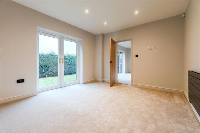 5 bed Detached for sale Image 7