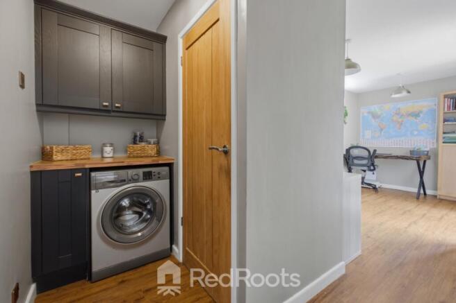 3 bed Semi-Detached for sale Image 8