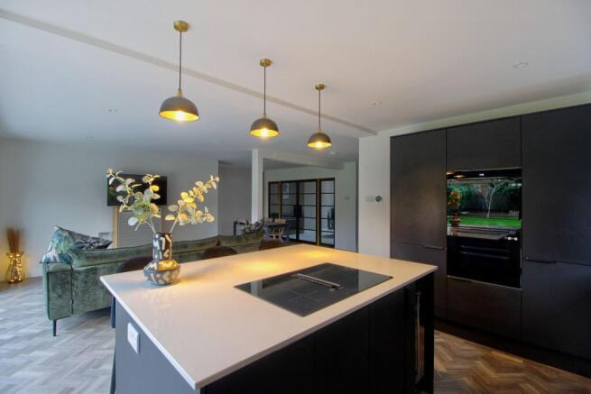 Induction hob with integral ducted extractor