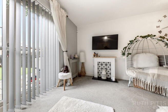 2 bed Semi-Detached for sale Image 8