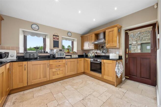 4 bed Detached for sale Image 10