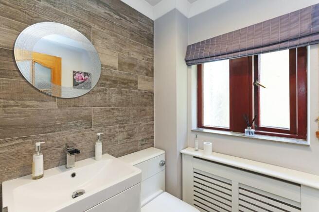 5 bed Detached for sale Image 10