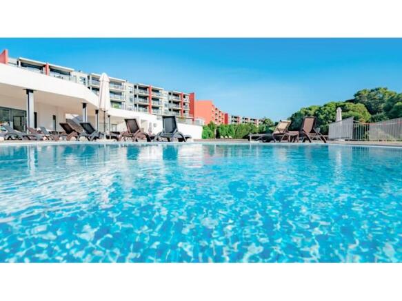 Premium 2 Bedroom Apartment with Pools, Spa and Garage, Portimão