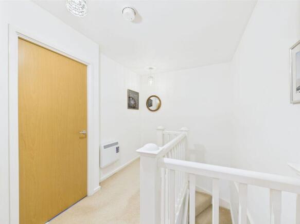 3 bed Apartment for sale Image 10