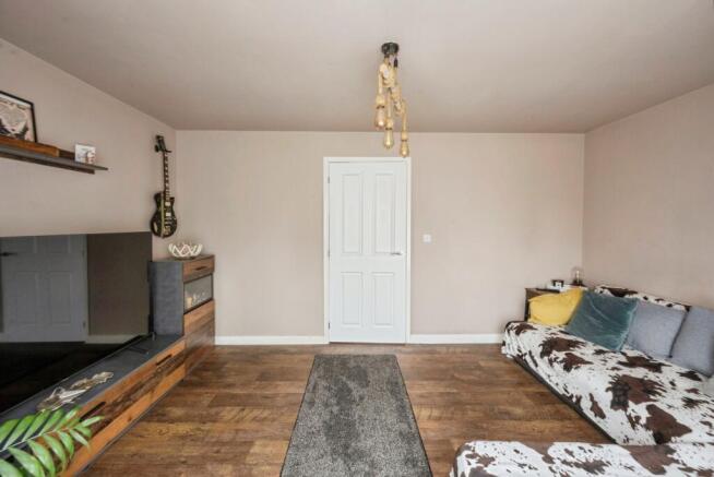 3 bed Semi-Detached for sale Image 6