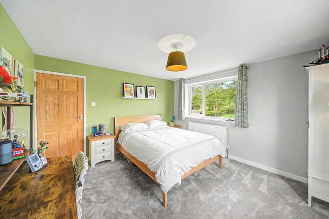 4 bed Detached for sale Image 12