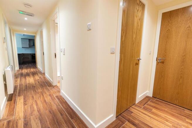 3 bed Apartment to rent Image 4