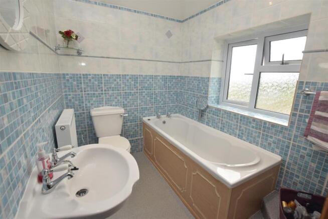 Bathroom.JPG
