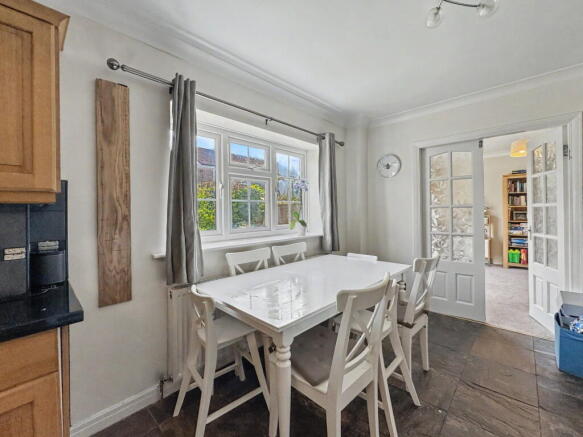 4 bed Detached for sale Image 5