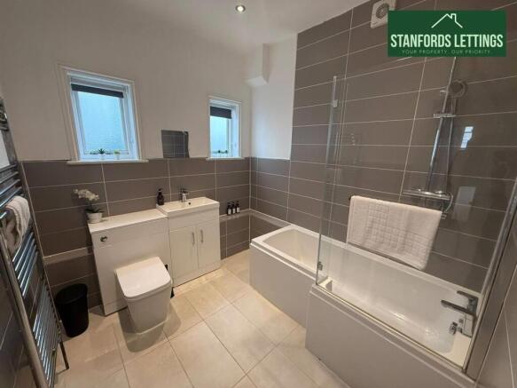 bathroom 1.jpeg