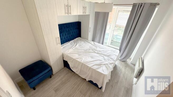 3 bed Apartment to rent Image 8