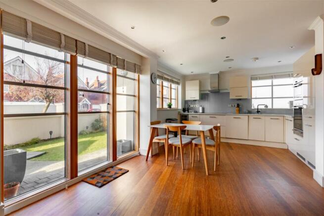 Kitchen/Dining Area