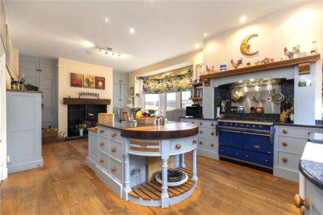 8 bed Detached for sale Image 4