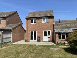 8, Alderley Close, Carterton OX18 3QP