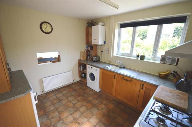 Kitchen 2.JPG