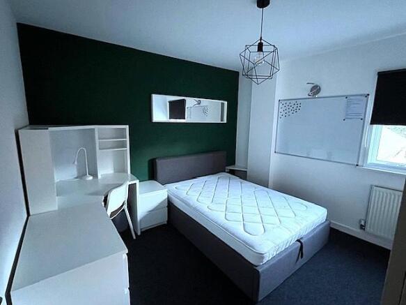 Bedroom 1 Pic 3.jpg