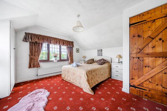 5 bed Detached for sale Image 12