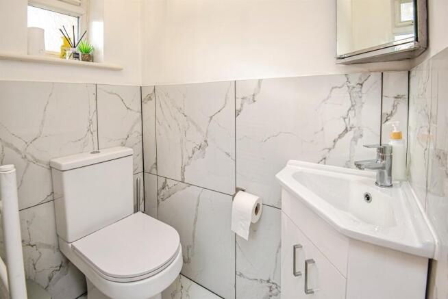 4 bed Detached for sale Image 11