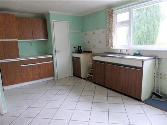 KITCHEN :