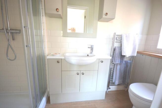 EN SUITE SHOWER ROOM