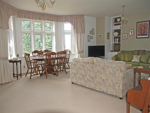 9 Stretton Croft - Living Room.jpg