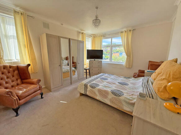 2 bed Apartment for sale Image 6