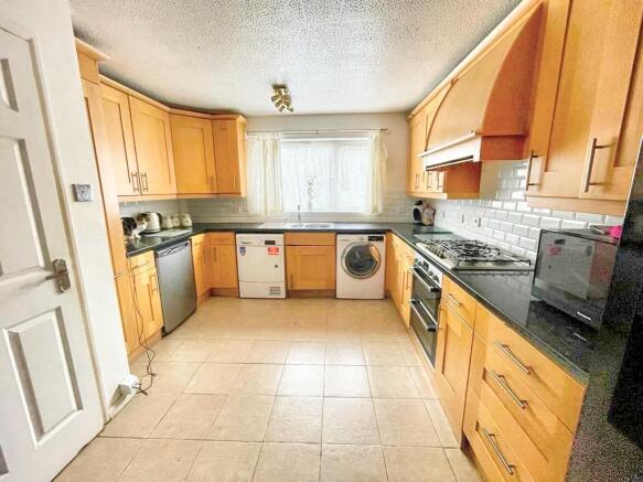 Kitchen/breakfast room photo two
