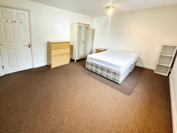 1 bed House Share to rent Image 10