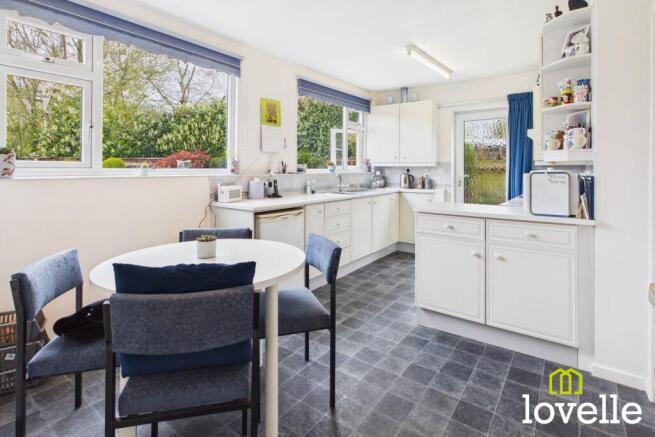 4 bed Detached for sale Image 7