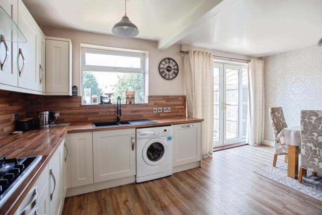 3 bed Semi-Detached for sale Image 8