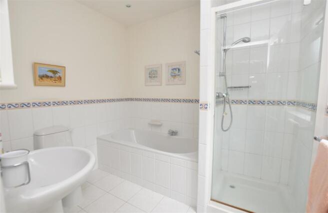 Master En-Suite.JPG
