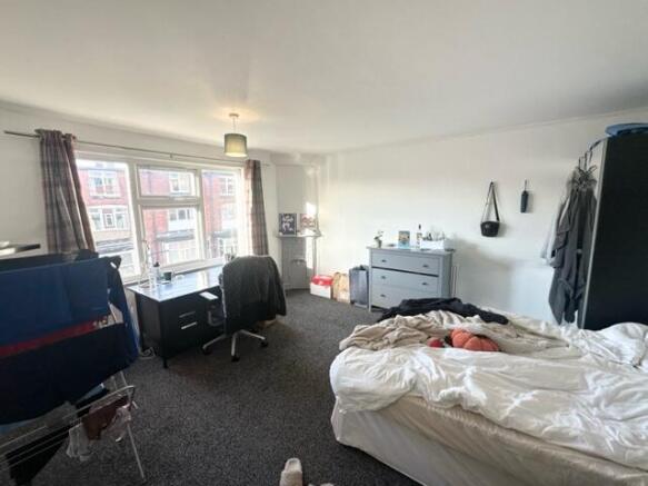 6 bed Terraced to rent Image 6