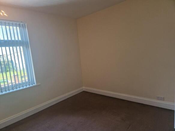 2 bed Terraced to rent Image 6
