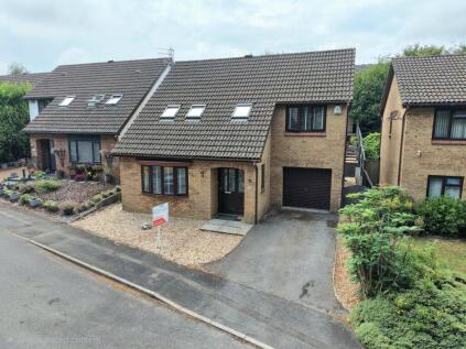 Honeysuckle Way, Brackla, CF31