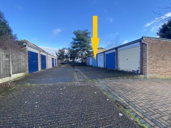 Garage in Block