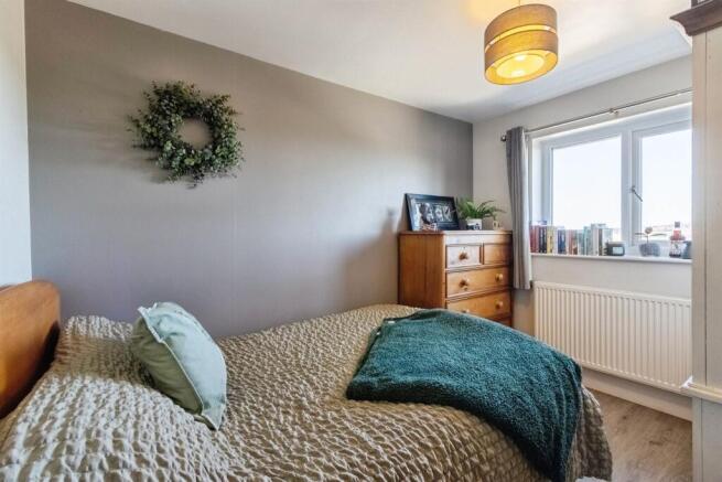 4 bed Detached for sale Image 12