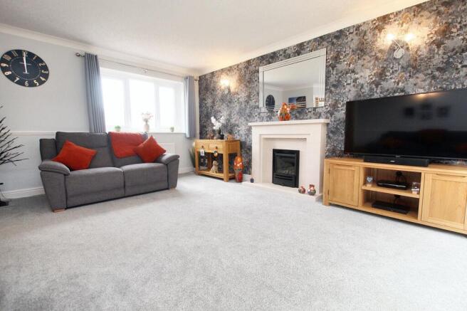 4 bed Detached for sale Image 9