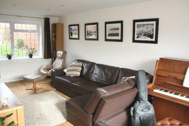 Living Room 2.jpg