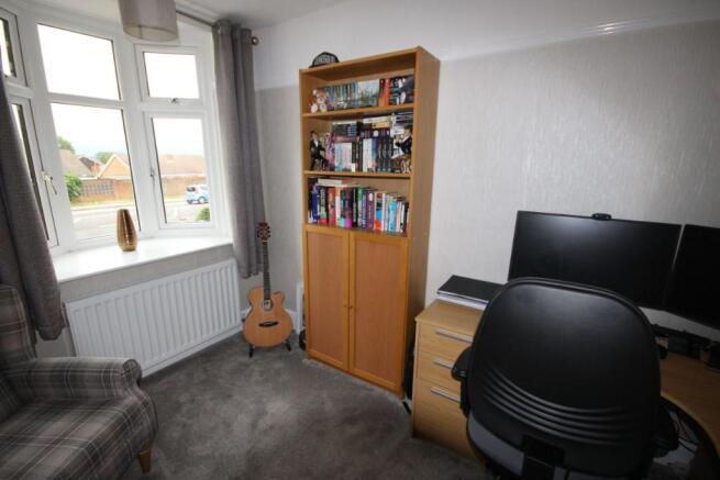 BEDROOM/STUDY