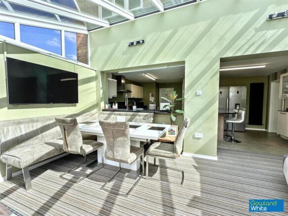 4 bed Detached for sale Image 7