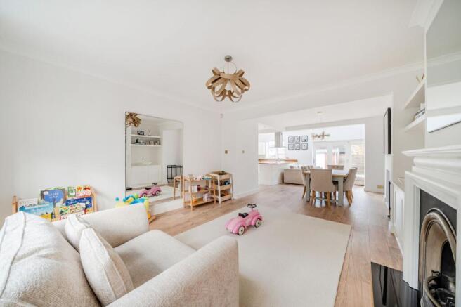 4 bed Semi-Detached for sale Image 6
