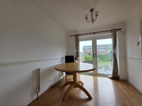 3 bed Semi-Detached to rent Image 10