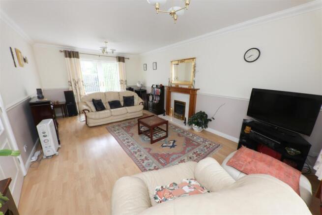 4 bed Detached for sale Image 2